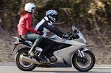 画像: タンデムライダーの沙織ちゃんによると、シート形状の違いから800Xのほうが800Fよりも快適だったとのこと。