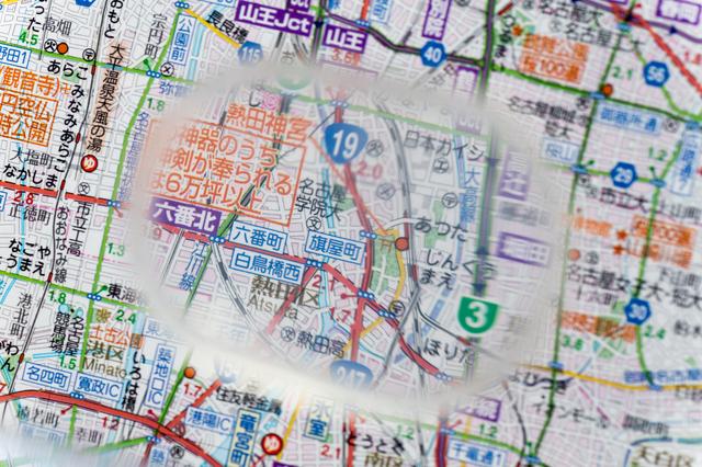 画像2: ヘルメットのシールドに貼るだけ!