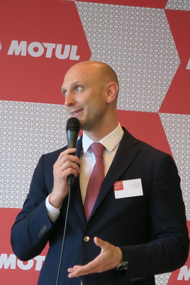 画像: テクノイル・ジャバン株式会社 グレゴア・ゾーグ代表取締役兼CEO 調印の挨拶