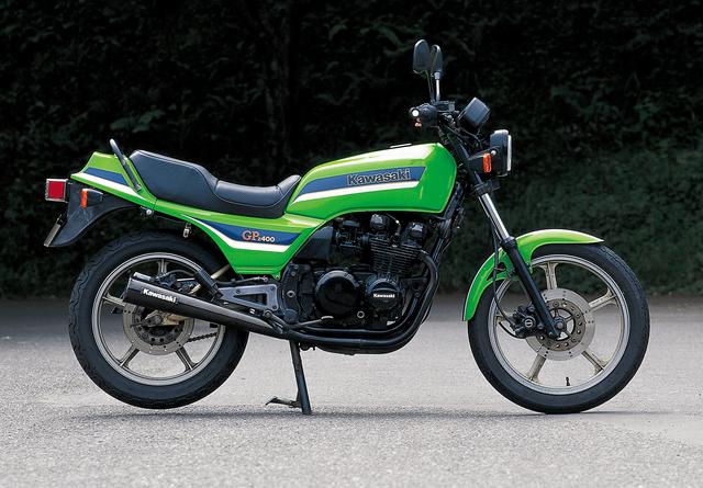画像: サイドパネルにはなぜかGPz400Rのエンブレムが刻まれた「Z400GP」