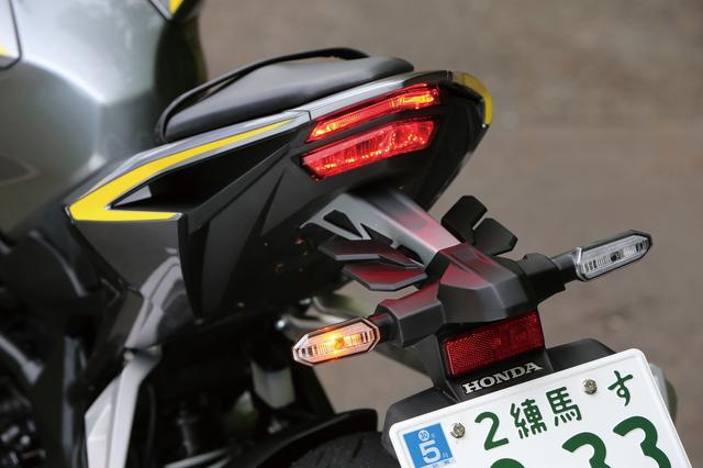 画像: テールランプはライトガイド構造によるライン発光で、ストップランプはリフレクターによる視認性重視のデザイン。