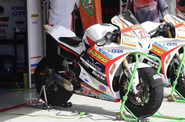 画像: 山本剛大の乗るCBR250RR なんだろ、タンクカバーまわりが丸っこいです