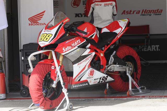 画像: アストラホンダのCBR250RR インドネシア仕様の純正カラーにも似てますね