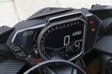 画像: 先進的なフルデジタルメーター。液晶を囲む枠を薄くして液晶を大型化、視認性を向上させつつ、豊富な情報をわかりやすく表示する。