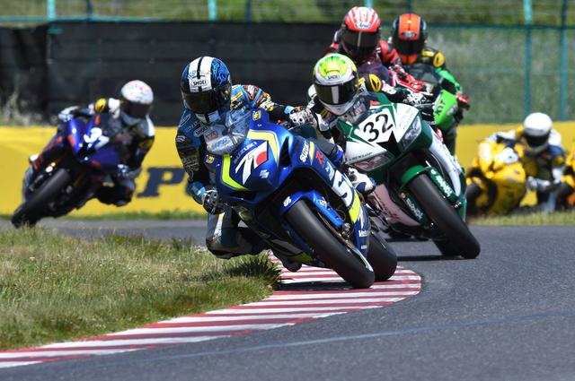 画像: このカラーリング、このGSX-R! でも600なんです 加賀山はおそらく人生初600のレースです