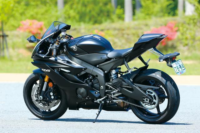 画像: スタイリングは、レースでのポテンシャルを追求した現行YZF-R1の"次世代のR-DNA"イメージを取り入れた、闘うために生まれたRシリーズらしいレーシーな新作デザイン。