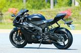 画像: スタイリングは、レースでのポテンシャルを追求した現行YZF-R1の"次世代のR-DNA"イメージを取り入れた、闘うために生まれたRシリーズらしいレーシーな新作デザイン。