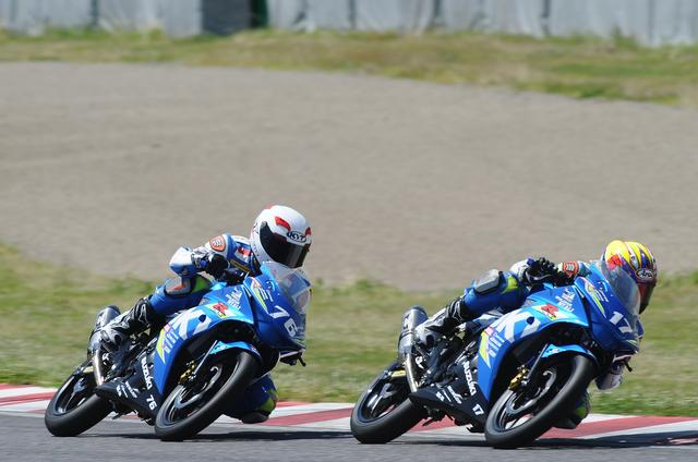 画像: 予選2番手だったシェフィ・アマンシャ(インドネシア)を抑えて一時3番手を走った藤田ですが…