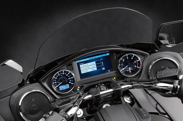 画像7: 電子制御スロットルや、駐車時の微調整に使えるモーターも装備!