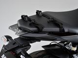 画像: バッグのベースとなるベルトは、シートに巻きつけるタイプ。バックルは4カ所。