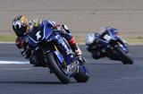 画像: レース序盤からYZF-R1の1-2フォーメーション 野左根が中須賀に追いつかないぃ!
