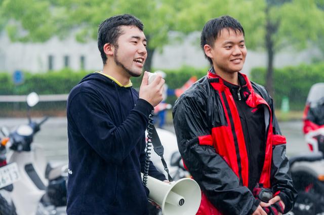 画像: 中央大学二輪愛好会、会長の福島さん(左)と、広報の正田さん。日々の学業に加え、ホンダモーターサイクルジャパンや大学との打ち合わせやSNSでの情報拡散など、開催に向けて尽力した。