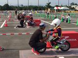 画像: こちらはランバイク体験です。どんな気持ちで乗ってるんでしょうね。(^^)