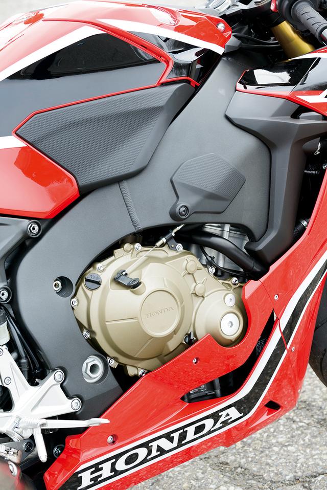 画像: 車体同様、エンジンも旧型からフィーリングが随分変わったのに驚かされました。燃焼状態が良くて、燃焼室内でガスが綺麗に燃えているのが、乗っていて伝わってきます。フルパワー192PSは、ユーザーの方にとっては嬉しい仕様でしょうね。