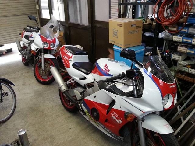 画像: ↑安藤さんちのガレージ