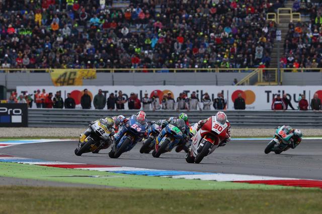 画像: レース中盤をリードした中上。ここでゼッケンが見えているライダーが、今年のトップグループですね