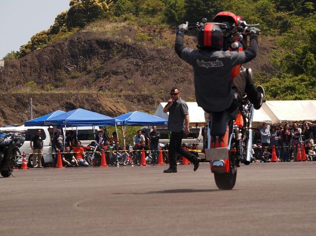 画像1: 熊野市のバイク愛好家によって企画開催された『ライダースフェスティバルin南紀』のスタントショーMCとして参加。ミカン畑の間を縫う、ホテルから会場の行き来のみの走行。