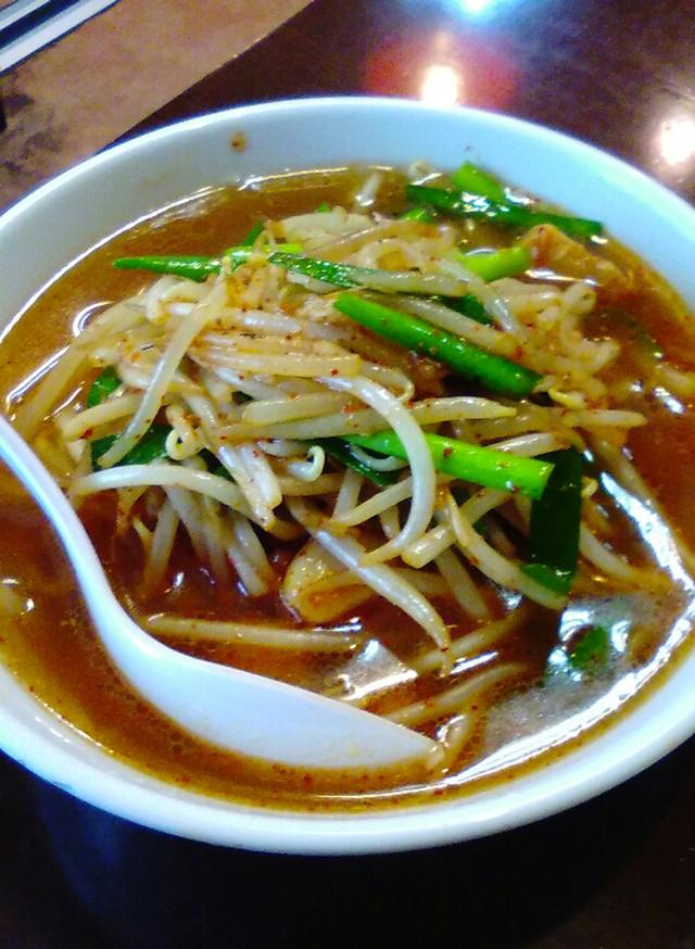 画像: ベコトンラーメン発祥の地、新京本店にて初接触。にんにく&野菜満載の辛ラーメンは、食べるとベストなコンディションになるとかで、そのネーミングがついたとか。ベトコンラーメン新京本店(愛知県一宮市松島町5)