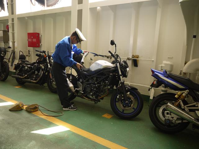 画像: 金谷港から東京湾フェリーに乗船し久里浜へ。コーヒーブレイクにはもってこいなのです。