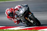 画像: 「Nolan」ブランドの代名詞といえば、MotoGPでチャンピオンを2回獲得しているC・ストーナー選手(写真)が有名。X-liteブランドと同一スペックのヘルメットだが、スポンサードの関係上、Nolanブランドになっているそうです。