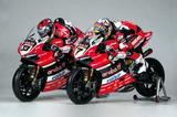 画像: スーパーバイク世界選手権のトップライダーであるC・デイビス選手(X-lite 着用)と、M・メランドリ選手(Nolan 着用)。ブランドは異なるヘルメットだが、2人が着用しているヘルメットは同じものなのだ。