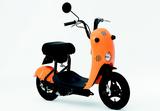 画像: ■ SUZUKI チョイノリ 2003年2月発売 新設計メッキシリンダー採用のOHV2バルブ単気筒搭載の超廉価版スクーター。乾燥重量わずか39kg、シート下タンク容量3Lとまさにチョイノリ感覚で走れ、価格の安さからも大ヒット。2007年の生産終了まで10万台以上を販売した。 ●空冷4ストOHV2バルブ単気筒●49cc●2.0PS/5500pm●0.30kg-m/3500pm●39kg●80/90-10・80/90-10●5万9800円