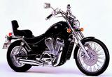 画像: ■SUZUKI VS400イントルーダー1994年6月 1993年に発売された同シリーズの800ccモデルの車体に、400cc水冷Vツインエンジンを搭載した本格ミドルアメリカン。デザインはシリーズ共通で、パーツ類もクオリティの高いものを流用。ハンドルはフラットとアップが用意された。シリーズには750ccもラインナップされていた。 ●水冷4ストOHC4バルブV型2気筒●399cc●33PS/7500rpm●3.3kg-m/6000rpm●200kg●80/90-21・140/90-15●59万9000円