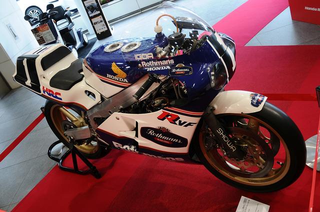 画像: 1985 RVF750