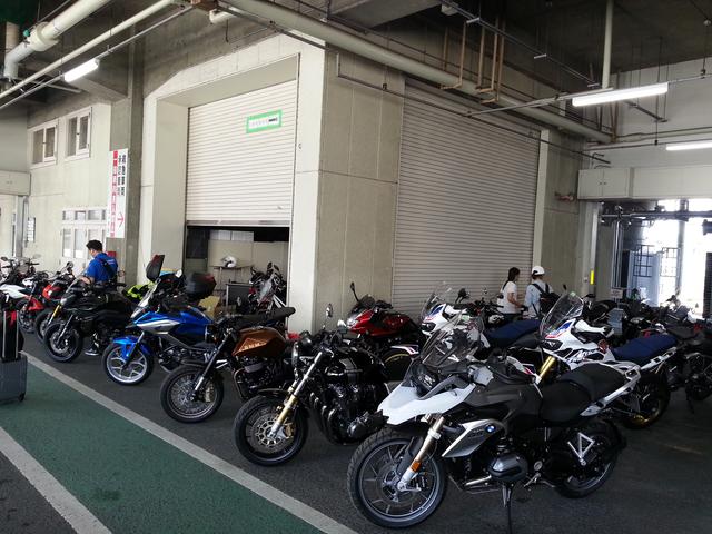 画像: バイク17台でツーリング!!! 全部レンタルバイク。種類も豊富ですよ