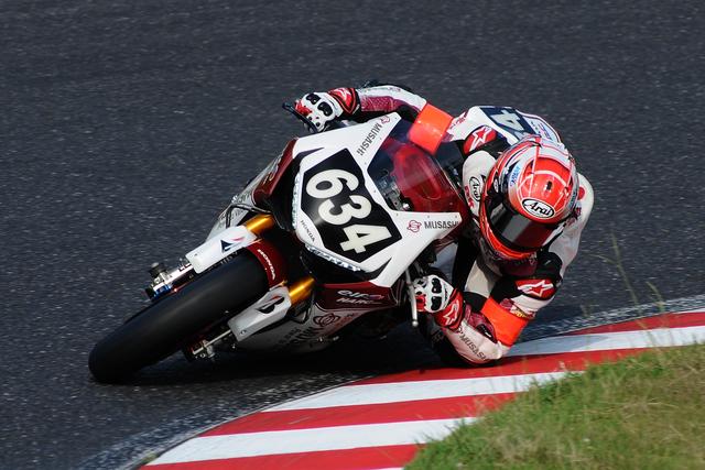 画像: 鈴鹿8耐の決勝レースは初走行の中上。さすがのGPライダー、なスピードこそ見せたものの……