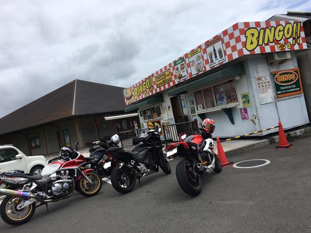 画像: ソロなのに、こう並べると違和感がないです(笑) 後からも続々とバイクが来てました!