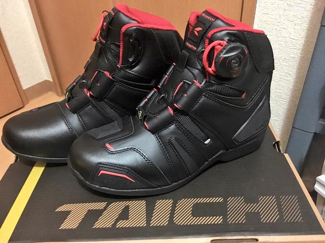 画像: BOAクロージャーシステムでしっかりホールドされます。防水もあるようで、早速試されました(笑) 一番サイズ小さいのにぶかいので、中敷きを入れようかと思っています。
