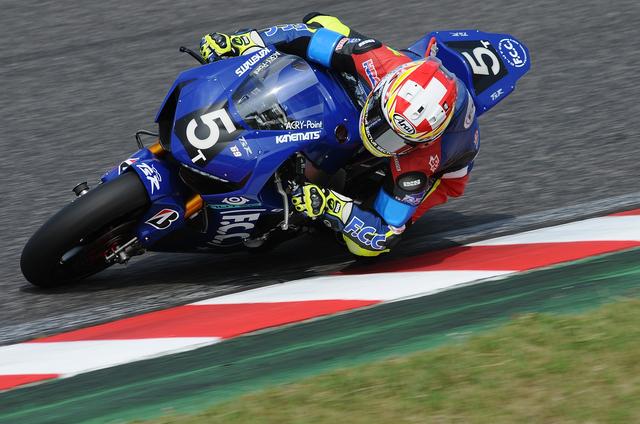 画像: 中上と同じく、現役GPライダーのスゴみを見せつけたエガーター。すさまじく燃費がイイ!