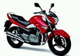 画像: SUZUKI GSR250 2012年発売 スズキの新たなる250ccネイキッドスポーツ。シュラウドや個性的マスクなど、ハヤブサ系エンジン搭載のマッスルネイキッド・B-KINGの力強いイメージを取り入れたスタイルを与えられた車体に、専用開発された最高出力24PSの水冷並列2気筒エンジンを搭載。ジェントルなフィーリングで疲れにくくツーリング適性も高い。 ●水冷4ストOHC2バルブ並列2気筒●248cc●24PS/8500rpm●2.2kg-m/6500rpm●110/80-17・140/70-17●183kg●43万8900円