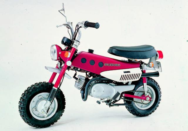 画像: SUZUKI ホッパー 1971年3月 プレスバックボーンフレームに粘り強い特性のリードバルブエンジンを搭載した個性派レジャーバイク。燃料タンクはポリエチレン製を採用。 ●空冷2スト・ロータリーディスクバルブ単気筒●49cc●3PS/6000rpm●0.37kg-m/5500rpm●62kg●3.50-8・3.50-8●7万2000円