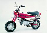 画像: SUZUKI ホッパー 1971年3月 プレスバックボーンフレームに粘り強い特性のリードバルブエンジンを搭載した個性派レジャーバイク。燃料タンクはポリエチレン製を採用。 ●空冷2スト・ロータリーディスクバルブ単気筒●49cc●3PS/6000rpm●0.37kg-m/5500rpm●62kg●3.50-8・3.50-8●7万2000円