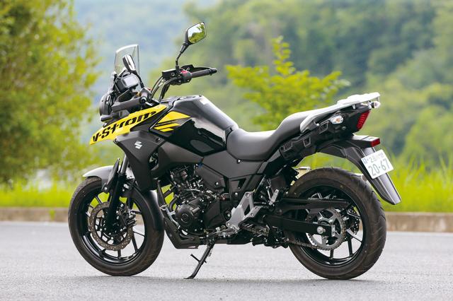 画像: アドベンチャーツアラーのルーツと言うべき「DRビッグ」のイメージをフロントマスク周りに継承したスタイリングは、まさにVストロームシリーズのDNAと言える。