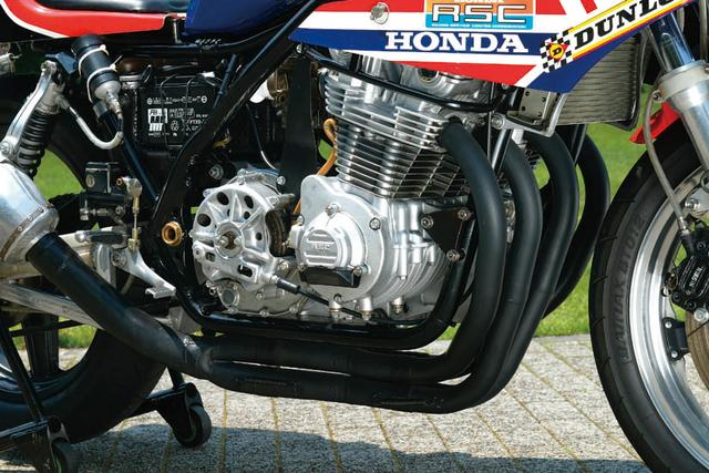 画像: CB900F用の空冷直4エンジンをベースに、排気量を999㏄にまで拡大するなどRSC(HRCの前身)がフルチューン。耐久仕様でも最高出力130PS!