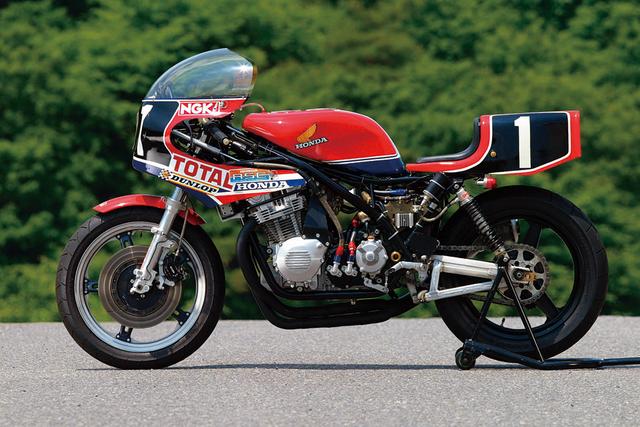 画像: 写真のRS1000は1981年の鈴鹿8耐のウイナーである、ホンダ・フランスからエントリーしたM・ボールドウィン/D・アルダナ組のマシン。安定した速さを見せ2位を3周遅れにする199周を走破した。