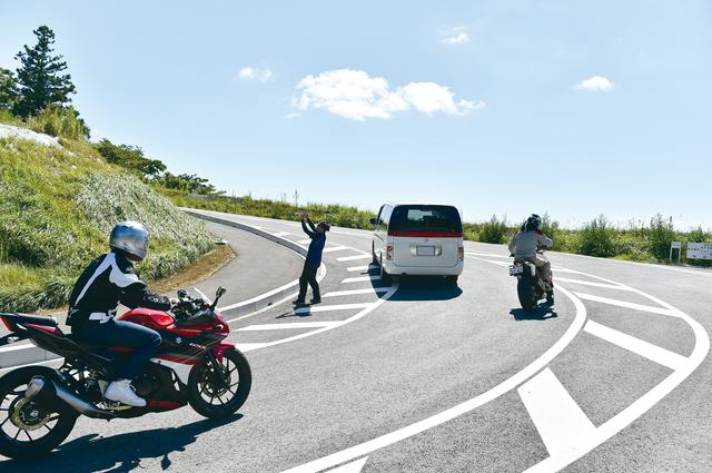 画像: 一般公道では、予期できない事態が起きることもしばしば。