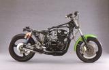 画像: フレームはKZ1000Jと基本的な構成は共通だが、軽量化のためシートレール切断など各部を簡素化。 ディメンションはほぼワークスマシンのままで、サス、ブレーキなど足周りのパーツも共通だ。