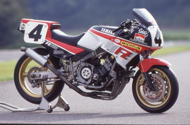 画像: 1986年のデイトナで勝利を飾ったE・ローソンのFZ750スーパーバイク仕様。特徴的なカウルをはじめ、カラーリングまで基本的にはスタンダードモデル風なのがAMAらしい。写真の車両のエンジンには乾式クラッチが装着されているが、ローソンがデイトナを走らせた当時は湿式クラッチだった。(写真:山口真利)