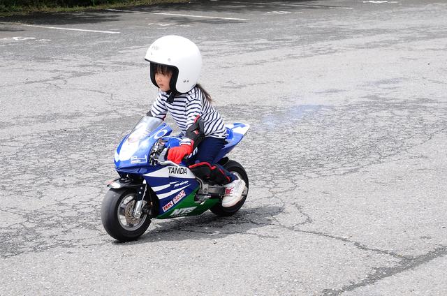 画像: さなちゃん、両足ステップも成功し、ついに走行!