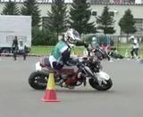 画像: 赤が右回り、黄色が回転。つまりこのパイロンは右回転です。