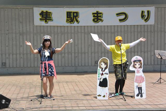 画像: 右は隼乗りでもあり、ボランティアスタッフもされているマッキーさん。歌は「New Train」。JOYSOUNDにも入っているのでカラオケの際は是非♪