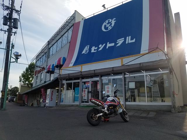 画像: 『4丁目セントラル』郵便番号が3桁のときのものから最新のおもちゃまで揃っています。ファミコンのカセットとか色々。(もちろん新品、そして定価!)