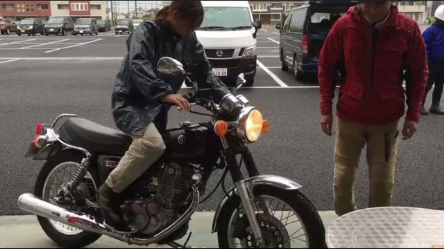 画像: SR400(YAMAHA) これに関してはオートバイのFacebookに動画がアップされてるので、興味がある方は見てみて下さい( ̄▽ ̄;)