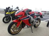 画像: CBR1000RR(Honda) 自分が思ってる以上に扱い易いバイクでした!