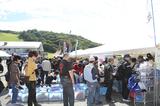 画像: ヤマハのオリジナルグッズが販売されたブースを始め、アパレルや用品メーカーの出展ブース、雑誌社の出展ブースなど、個性豊かでゴージャスなブースには人だかりが。イベント会場限定の特価アイテムなど、ここでしか入手できないお得なアイテムを探したり、お買い物も楽しめるイベントなのです。
