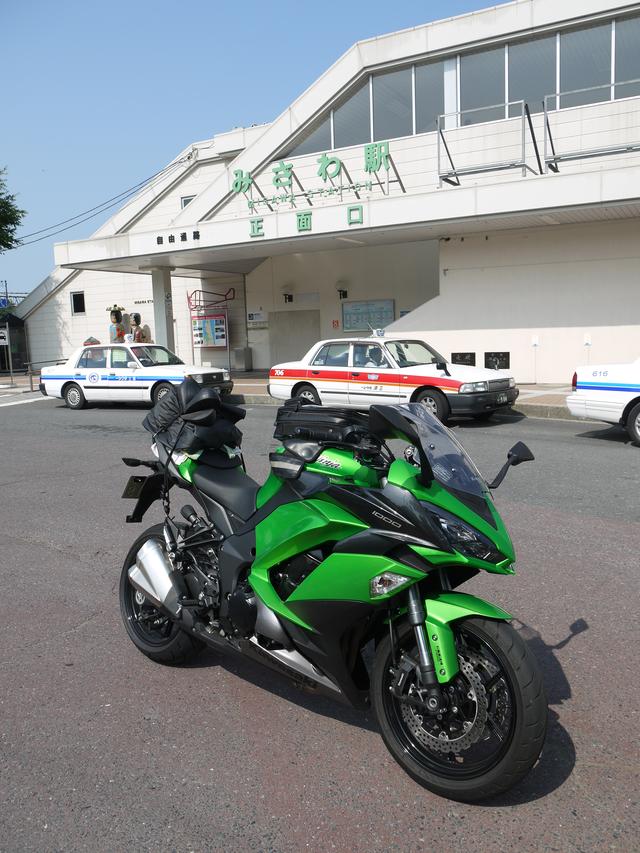 画像1: どこへ行くにも1週間、行動の全てをバイクと共に過ごすつもりでごいす! 日本全国津々浦々様々な道を往き、それぞれのシチュエーションでの挙動を、表情を、フィーリングをキャッチ&セーブ! RIDE編集部の山口銀次郎が、取材やプライベートを絡め、ひと捻りふた捻りを担当します。今週1週間共に過ごすオートバイは、新機構満載のNinja1000ABS。 オートバイRIDE編集部:山口銀次郎担当
